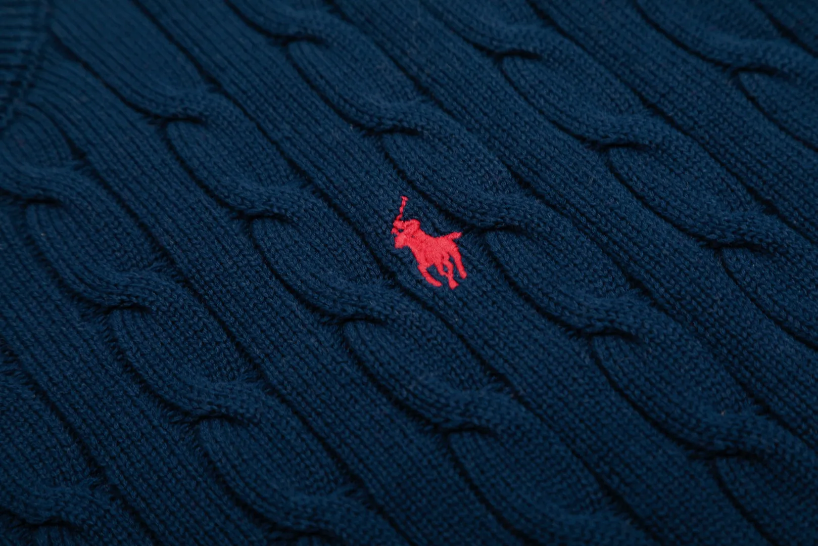 🅿️170 "Top quality" Style number: DS052# (not off the shelves all year round) [Ralph Lauren men's round neck solid color pony embroidered logo knitted short sleeves] ✅Ralph Lauren classic basic versatile men's knitted short sleeves for all seasons ✅Main supply platform live broadcast Wholesale entities Replenish when out of stock Not off the shelves ✅ZP quality 1:1 version Scan the code to enter the GF website Counter quality ✅Detailed quality The only one in Guangzhou Imported high-quality cotton yarn, focusing on high-end, cost-effective, good quality needless to say ✅The version is restored to the original order, the maximum size can be worn up to 200 pounds, loose, comfortable and stress-free ✅The upper body is simple and easy to match, a must-have for men ootd. Good-looking clothes are never picky. A must-have recommendation for men's wardrobe. Size: S-XL Color: Black White Gray Khaki Navy Blue Gentleman Lake Blue